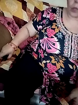 Snapshot of Simran_008 chatting on April 16, 2026, 9:43 am Simran 008 online show from April 16, 2026, 9:43 am