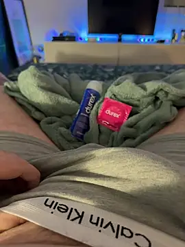 Thomascrtz online show from April 15, 2026, 8:42 pm