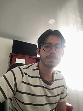 Snapshot of lorenzocriss chatting on March 5, 2026, 3:52 pm lorenzocriss online show from March 5, 2026, 3:52 pm