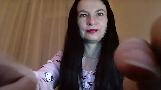 Snapshot of Clover_Shine chatting on February 17, 2026, 6:47 pm Clover Shine online show from February 17, 2026, 6:47 pm