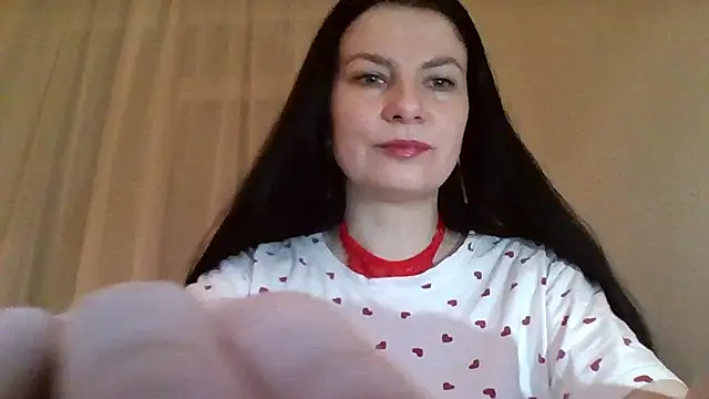 Snapshot of Clover_Shine chatting on February 18, 2026, 8:16 pm Clover Shine online show from February 18, 2026, 8:16 pm