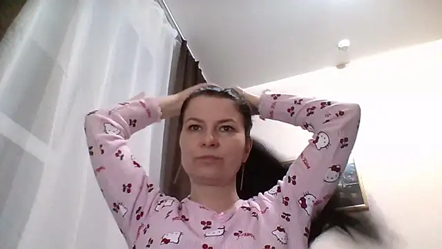 Snapshot of Clover_Shine chatting on February 19, 2026, 5:20 pm Clover Shine online show from February 19, 2026, 5:20 pm