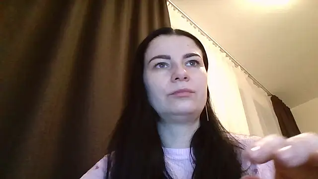 Snapshot of Clover_Shine chatting on February 24, 2026, 6:28 pm Clover Shine online show from February 24, 2026, 6:28 pm