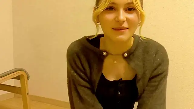 Snapshot of e_ri_ka93 chatting on February 23, 2026, 10:12 am e ri ka93 online show from February 23, 2026, 10:12 am