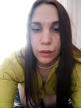 AlisaLowq online show from June 22, 2026, 6:32 am