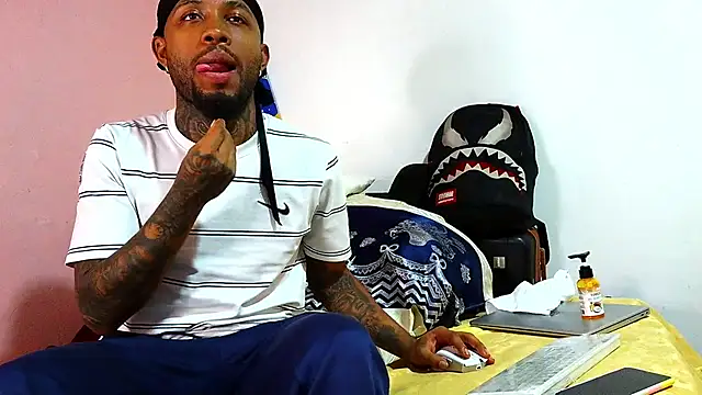 Snapshot of Bdarenth007 chatting on February 23, 2026, 8:39 pm Bdarenth007 online show from February 23, 2026, 8:39 pm