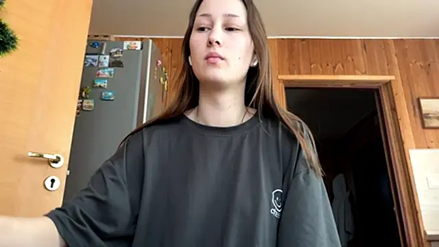 Snapshot of VickieKush chatting on February 12, 2026, 6:08 am VickieKush online show from February 12, 2026, 6:08 am