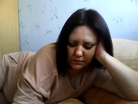 Snapshot of LockyCharm111 chatting on April 6, 2026, 5:52 am LockyCharm111 online show from April 6, 2026, 5:52 am