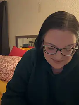 FreaksOffALeash3261 online show from May 25, 2026, 4:18 am