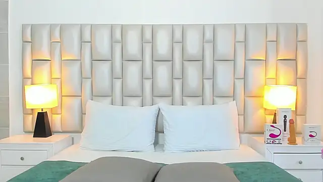 Snapshot of paola_katy_dicks chatting on October 31, 2025, 7:59 pm paola katy dicks online show from October 31, 2025, 7:59 pm