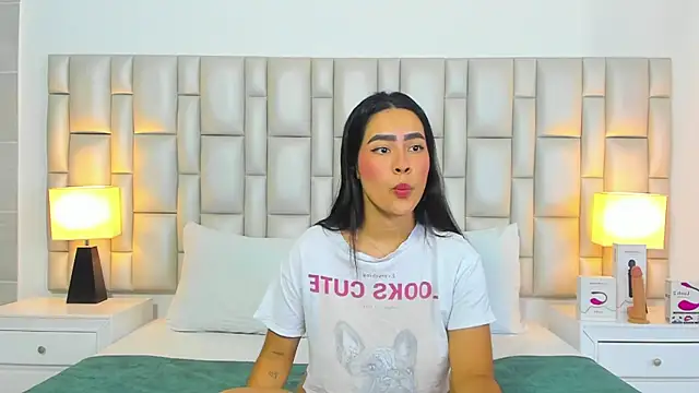 Snapshot of paola_katy_dicks chatting on November 1, 2025, 1:24 pm paola katy dicks online show from November 1, 2025, 1:24 pm