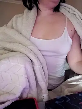 Snapshot of HornyCumBitch chatting on February 25, 2026, 4:33 am HornyCumBitch online show from February 25, 2026, 4:33 am