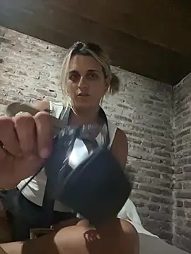 Snapshot of blanquitasexii chatting on March 8, 2026, 11:41 pm blanquitasexii online show from March 8, 2026, 11:41 pm