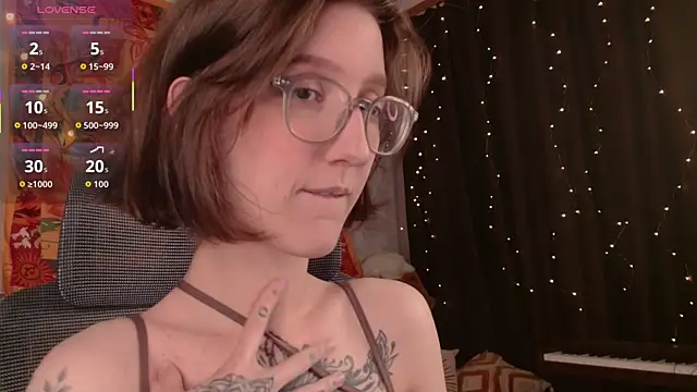Snapshot of lolami_ chatting on July 15, 2026, 7:24 am lolami online show from July 15, 2026, 7:24 am