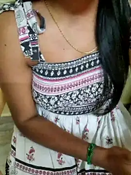 Snapshot of silk_segha chatting on March 1, 2026, 3:25 pm silk segha online show from March 1, 2026, 3:25 pm