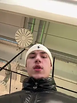 Snapshot of yourboydze chatting on February 11, 2026, 9:31 pm yourboydze online show from February 11, 2026, 9:31 pm