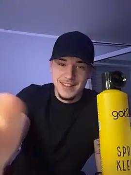 Snapshot of yourboydze chatting on February 12, 2026, 9:54 pm yourboydze online show from February 12, 2026, 9:54 pm