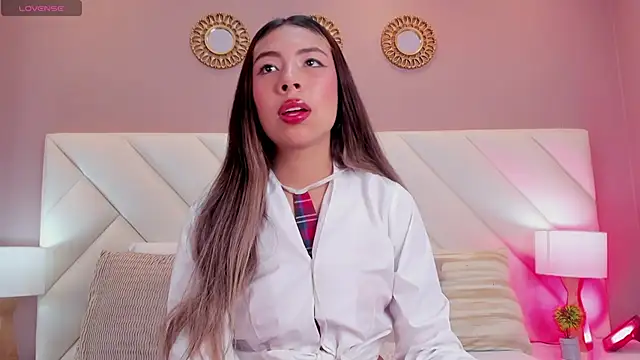 ValeryGomezz online show from April 9, 2026, 2:44 pm