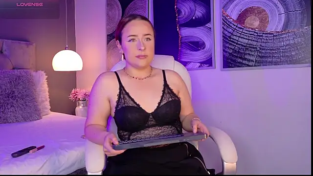 FoxieNova online show from March 25, 2026, 1:50 pm