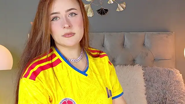 FoxieNova online show from June 18, 2026, 2:21 pm