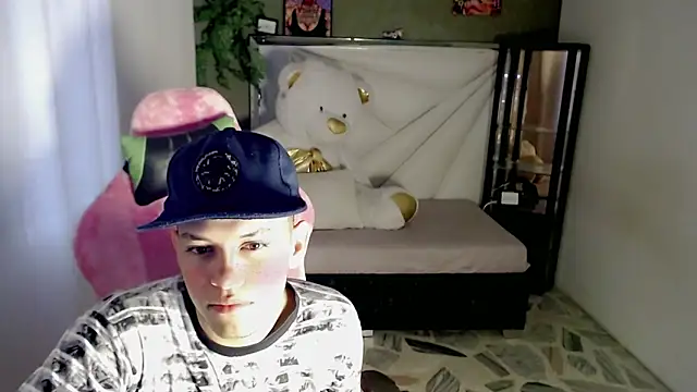 Top and bottom online show from May 2, 2026, 7:52 pm