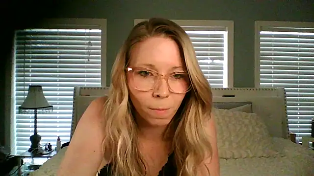 Snapshot of NikkiB653466 chatting on February 16, 2026, 10:06 pm NikkiB653466 online show from February 16, 2026, 10:06 pm