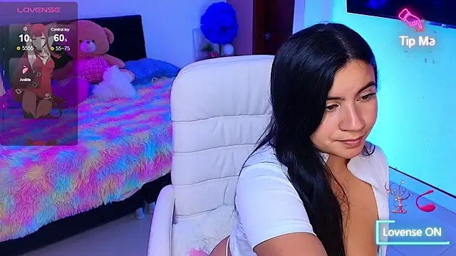 LATINLOVERS 1 online show from May 27, 2026, 8:28 pm
