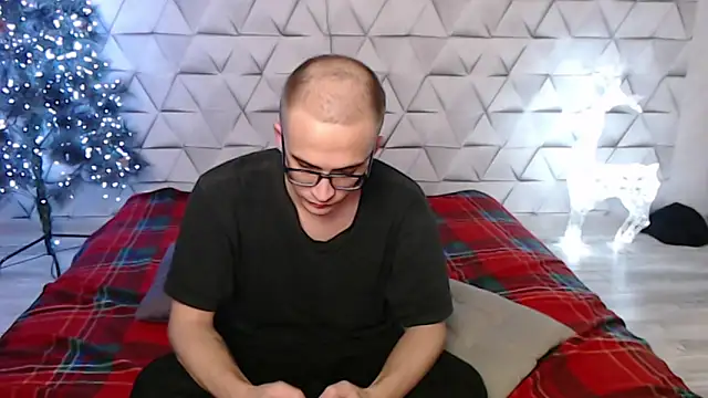 Snapshot of Pure_Aura chatting on February 13, 2026, 6:59 pm Pure Aura online show from February 13, 2026, 6:59 pm