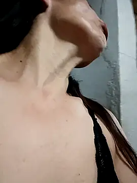 Layla Zaid online show from March 3, 2026, 1:34 am