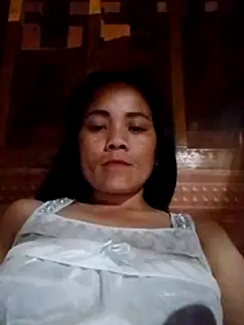 molly-xx online show from April 7, 2026, 1:33 pm