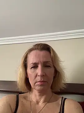 Snapshot of VeltaMur975 chatting on February 15, 2026, 9:19 am VeltaMur975 online show from February 15, 2026, 9:19 am