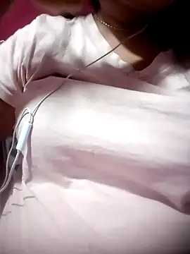 Snapshot of Mnra43 chatting on February 16, 2026, 9:55 pm Mnra43 online show from February 16, 2026, 9:55 pm