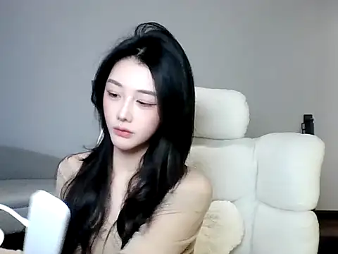 Snapshot of MedeLineayr chatting on March 1, 2026, 3:14 pm MedeLineayr online show from March 1, 2026, 3:14 pm