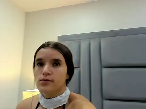 Snapshot of HollyOlson chatting on March 6, 2026, 7:32 pm HollyOlson online show from March 6, 2026, 7:32 pm