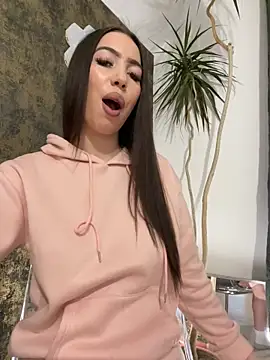 Snapshot of I_amSis chatting on April 6, 2026, 1:56 pm I amSis online show from April 6, 2026, 1:56 pm