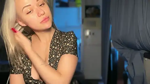 Leylia Lily online show from April 11, 2026, 2:32 pm