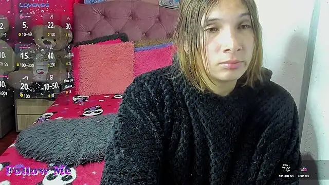 Snapshot of Tiffanny_bunny97 chatting on March 18, 2026, 9:51 pm Tiffanny bunny97 online show from March 18, 2026, 9:51 pm