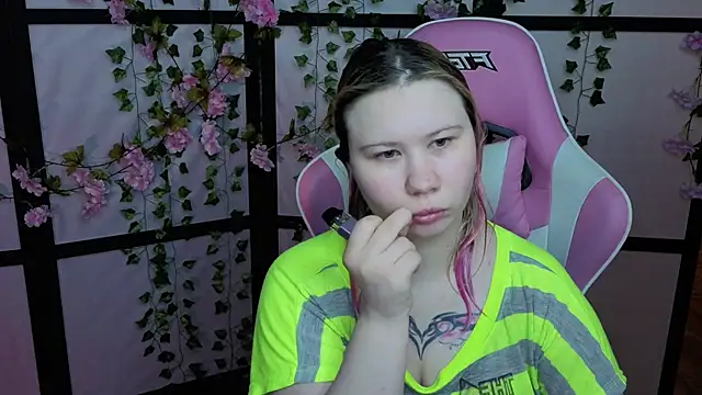 Snapshot of kitsune_little chatting on May 11, 2026, 10:40 pm kitsune little online show from May 11, 2026, 10:40 pm