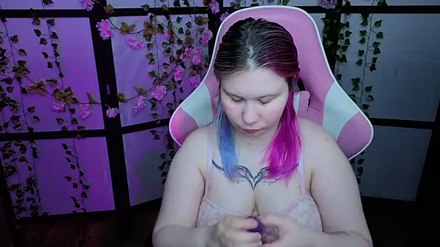 Snapshot of kitsune_little chatting on May 29, 2026, 10:30 pm kitsune little online show from May 29, 2026, 10:30 pm