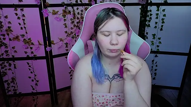 Snapshot of kitsune_little chatting on May 31, 2026, 12:34 pm kitsune little online show from May 31, 2026, 12:34 pm