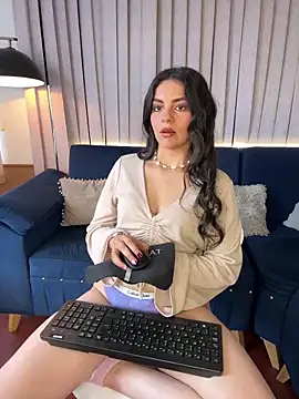 Snapshot of luisa__rosse chatting on February 24, 2026, 3:54 pm luisa rosse online show from February 24, 2026, 3:54 pm