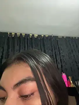 eimmy  skinny online show from April 17, 2026, 7:06 pm