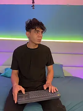 Snapshot of abrilandjulian chatting on March 16, 2026, 11:47 am abrilandjulian online show from March 16, 2026, 11:47 am