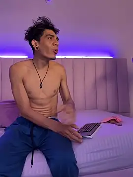 Snapshot of abrilandjulian chatting on March 31, 2026, 11:54 am abrilandjulian online show from March 31, 2026, 11:54 am