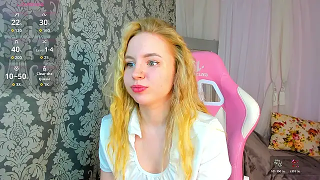 Snapshot of Linda__Bloom chatting on May 27, 2026, 1:57 am Linda Bloom online show from May 27, 2026, 1:57 am