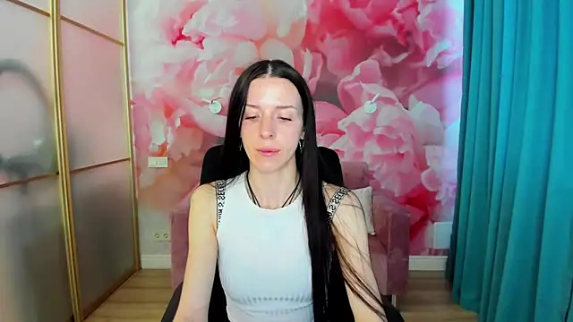 NoirDiva online show from May 19, 2026, 5:58 am