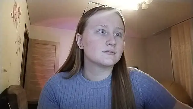 AnikaLipps online show from April 14, 2026, 10:38 pm