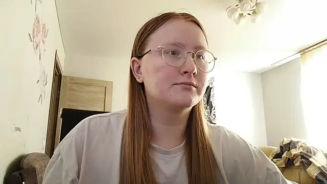 AnikaLipps online show from June 17, 2026, 1:23 pm