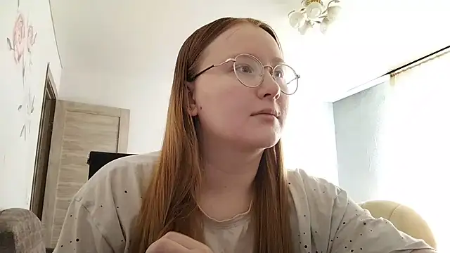 AnikaLipps online show from July 14, 2026, 1:39 pm