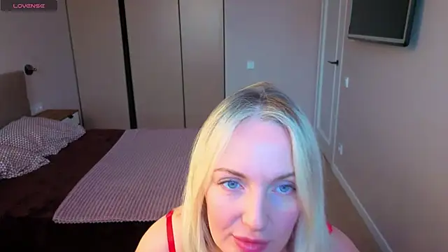 Snapshot of MonikaFoxys chatting on February 25, 2026, 4:00 am MonikaFoxys online show from February 25, 2026, 4:00 am